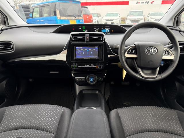プリウス S 4WD 寒冷地仕様 カロッツェリア製ナビ LEDヘッド フルセグ Bluetooth ETC ステアリングスイッチ オートライト オートエアコン スマートキー 純正革巻きステアリング 電動格納ミラー(3枚目)