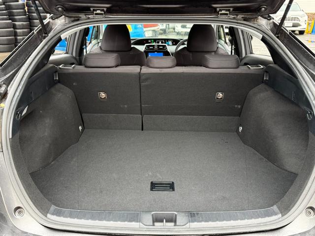 プリウス S 4WD 寒冷地仕様 カロッツェリア製ナビ LEDヘッド フルセグ Bluetooth ETC ステアリングスイッチ オートライト オートエアコン スマートキー 純正革巻きステアリング 電動格納ミラー(12枚目)