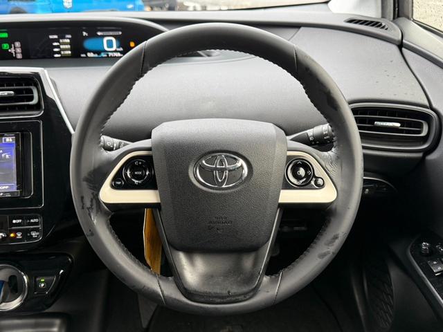 プリウス S 4WD 寒冷地仕様 カロッツェリア製ナビ LEDヘッド フルセグ Bluetooth ETC ステアリングスイッチ オートライト オートエアコン スマートキー 純正革巻きステアリング 電動格納ミラー(13枚目)