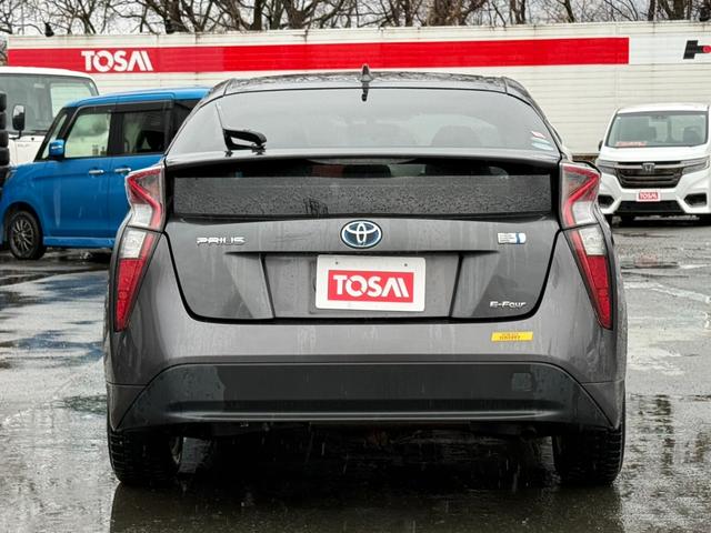 プリウス S 4WD 寒冷地仕様 カロッツェリア製ナビ LEDヘッド フルセグ Bluetooth ETC ステアリングスイッチ オートライト オートエアコン スマートキー 純正革巻きステアリング 電動格納ミラー(17枚目)