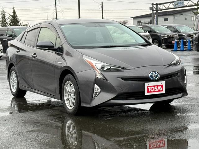 プリウス S 4WD 寒冷地仕様 カロッツェリア製ナビ LEDヘッド フルセグ Bluetooth ETC ステアリングスイッチ オートライト オートエアコン スマートキー 純正革巻きステアリング 電動格納ミラー(18枚目)