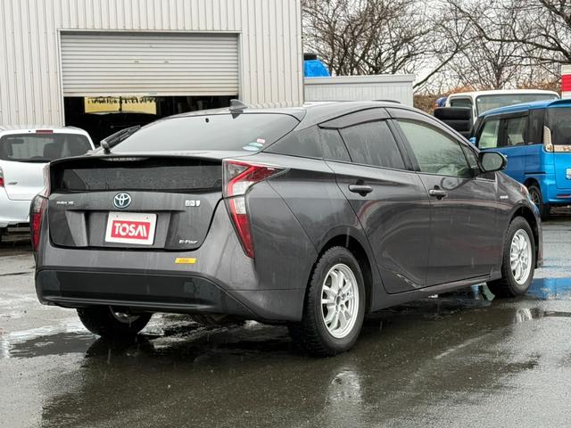 プリウス S 4WD 寒冷地仕様 カロッツェリア製ナビ LEDヘッド フルセグ Bluetooth ETC ステアリングスイッチ オートライト オートエアコン スマートキー 純正革巻きステアリング 電動格納ミラー(19枚目)