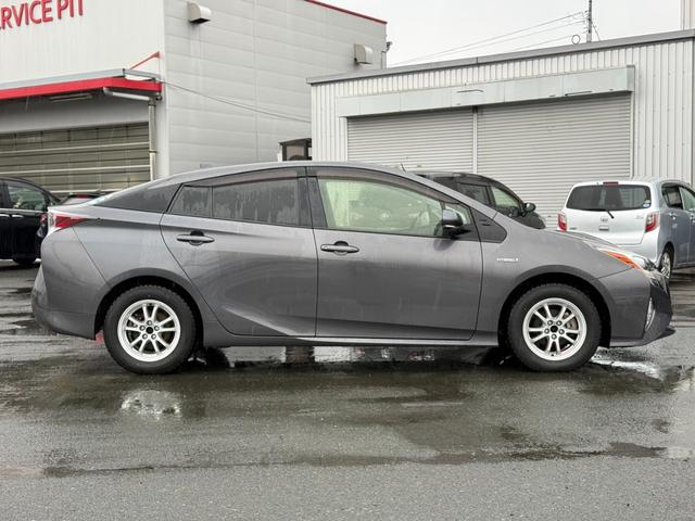 プリウス S 4WD 寒冷地仕様 カロッツェリア製ナビ LEDヘッド フルセグ Bluetooth ETC ステアリングスイッチ オートライト オートエアコン スマートキー 純正革巻きステアリング 電動格納ミラー(24枚目)