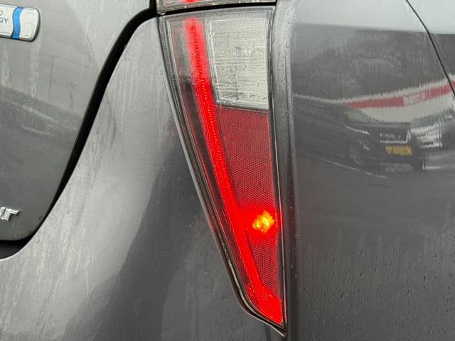 プリウス S 4WD 寒冷地仕様 カロッツェリア製ナビ LEDヘッド フルセグ Bluetooth ETC ステアリングスイッチ オートライト オートエアコン スマートキー 純正革巻きステアリング 電動格納ミラー(27枚目)