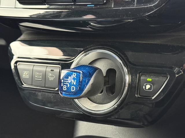 プリウス S 4WD 寒冷地仕様 カロッツェリア製ナビ LEDヘッド フルセグ Bluetooth ETC ステアリングスイッチ オートライト オートエアコン スマートキー 純正革巻きステアリング 電動格納ミラー(31枚目)