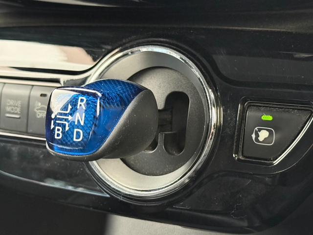 プリウス S 4WD 寒冷地仕様 カロッツェリア製ナビ LEDヘッド フルセグ Bluetooth ETC ステアリングスイッチ オートライト オートエアコン スマートキー 純正革巻きステアリング 電動格納ミラー(32枚目)