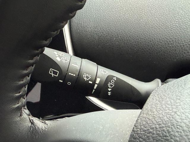 プリウス S 4WD 寒冷地仕様 カロッツェリア製ナビ LEDヘッド フルセグ Bluetooth ETC ステアリングスイッチ オートライト オートエアコン スマートキー 純正革巻きステアリング 電動格納ミラー(36枚目)