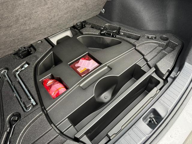 プリウス S 4WD 寒冷地仕様 カロッツェリア製ナビ LEDヘッド フルセグ Bluetooth ETC ステアリングスイッチ オートライト オートエアコン スマートキー 純正革巻きステアリング 電動格納ミラー(47枚目)