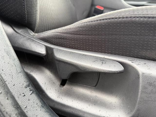 プリウス S 4WD 寒冷地仕様 カロッツェリア製ナビ LEDヘッド フルセグ Bluetooth ETC ステアリングスイッチ オートライト オートエアコン スマートキー 純正革巻きステアリング 電動格納ミラー(52枚目)