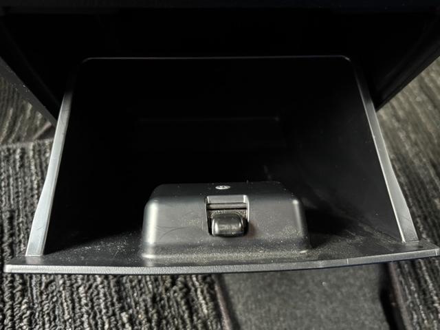 ヴェルファイア ２．５Ｚ　Ａエディション　ゴールデンアイズ　４ＷＤ　モデリスタフルエアロ　両側電動スライドドア　アルパイン製１１型メモリーナビ　バックカメラ　衝突軽減装置　レーダークルーズ　合皮レザーシート　パワーバックドア　ＡＣ１００Ｖ電源　コーナーセンサー（54枚目）