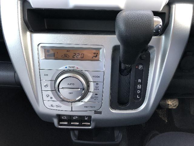 Xターボ 4WD デュアルカメラブレーキサポート 横滑り防止 カロッツェリア製フルセグSDナビ CD/DVD再生 Bluetooth接続 HIDオートライト シートヒーター アイドリングストップ スマートキー(6枚目)