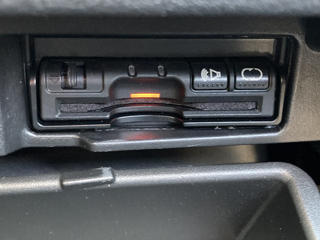 セレナ ハイウェイスター　Ｖセレクション　４ＷＤ　メモリーナビ　ＤＶＤ再生　Ｂｌｕｅｔｏｏｔｈ　両側電動スライド　衝突被害軽減システム　フルセグ　ＥＴＣ　スマートキー　キーレス　アイドリングストップ　フルエアロ　オートライト（11枚目）