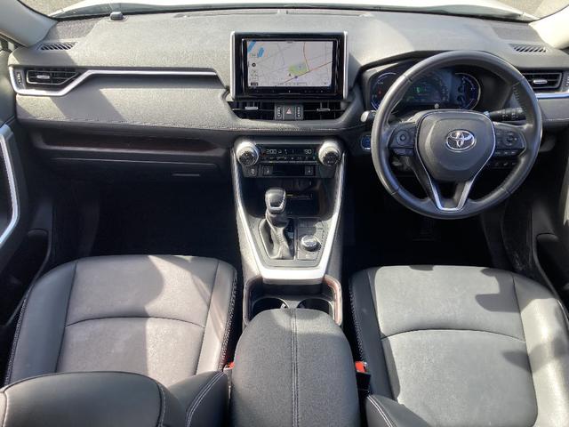 ＲＡＶ４ ハイブリッドＧ　メモリーナビ　ＤＶＤ再生　Ｂｌｕｅｔｏｏｔｈ　衝突被害軽減システム　フルセグ　バックカメラ　ＥＴＣ　ＬＥＤヘッドランプ　スマートキー　キーレス　レーンアシスト　オートマチックハイビーム　シートヒーター（3枚目）