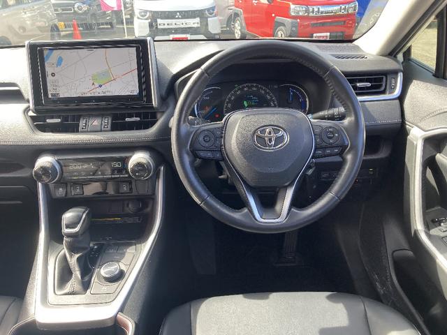ＲＡＶ４ ハイブリッドＧ　メモリーナビ　ＤＶＤ再生　Ｂｌｕｅｔｏｏｔｈ　衝突被害軽減システム　フルセグ　バックカメラ　ＥＴＣ　ＬＥＤヘッドランプ　スマートキー　キーレス　レーンアシスト　オートマチックハイビーム　シートヒーター（4枚目）