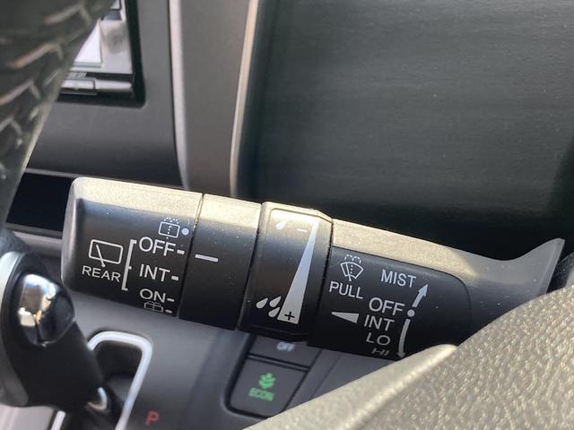 フリード Ｇ・ホンダセンシング　メモリーナビ　ＤＶＤ再生　Ｂｌｕｅｔｏｏｔｈ　両側電動スライド　衝突被害軽減システム　フルセグ　バックカメラ　ＥＴＣ　ＬＥＤヘッドランプ　スマートキー　キーレス　シートヒーター　４ＷＤ　ＵＳＢジャック（9枚目）