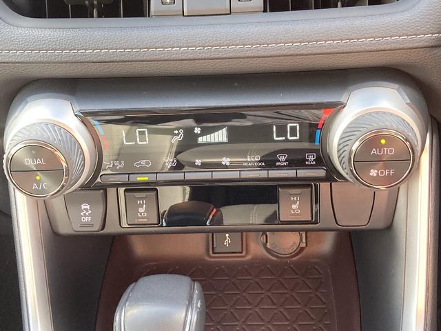 ＲＡＶ４ Ｇ　Ｚパッケージ　ワンオーナー　禁煙車　メモリーナビ　電動リアゲート　フルセグ　ＥＴＣ　ＬＥＤヘッドランプ　スマートキー　キーレス　クリアランスソナー／バックソナー　レーンアシスト　電動シート　シートヒーター　記録簿（7枚目）