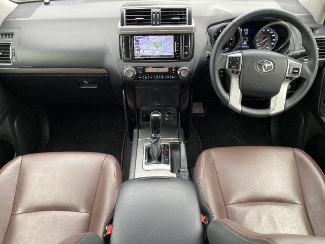 ランドクルーザープラド ＴＸ　Ｌパッケージ・Ｇ－フロンティア　４ＷＤ　メモリーナビ　ＤＶＤ再生　Ｂｌｕｅｔｏｏｔｈ　フルセグ　バックカメラ　ＥＴＣ　ＬＥＤヘッドランプ　スマートキー　キーレス　盗難防止装置　シートヒーター　オートライト　サイドカメラ（3枚目）