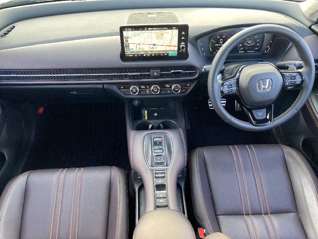 ZR-V e:HEV Z 4WD ワンオーナー 禁煙車 メモリーナビ Bluetooth 電動リアゲート 衝突被害軽減システム フルセグ ETC LEDヘッドランプ 盗難防止装置 電動シート シートヒーター オートライト(3枚目)