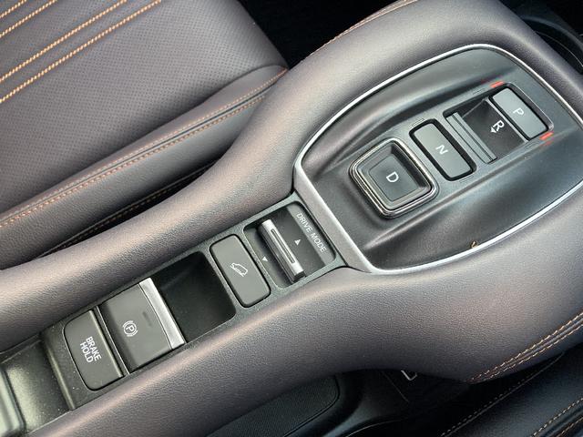 ZR-V e:HEV Z 4WD ワンオーナー 禁煙車 メモリーナビ Bluetooth 電動リアゲート 衝突被害軽減システム フルセグ ETC LEDヘッドランプ 盗難防止装置 電動シート シートヒーター オートライト(8枚目)