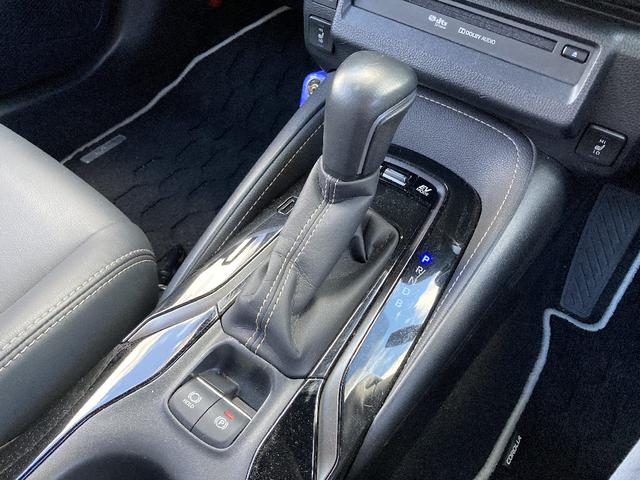 カローラツーリング ハイブリッド ダブルバイビー 4WD メモリーナビ DVD再生 衝突被害軽減システム ETC LEDヘッドランプ スマートキー キーレス オートクルーズコントロール 盗難防止装置 シートヒーター(8枚目)