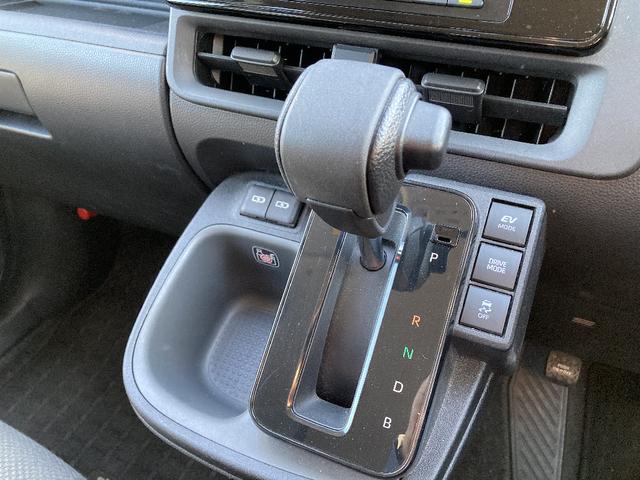 シエンタ ハイブリッドＸ　メモリーナビ　Ｂｌｕｅｔｏｏｔｈ　片側電動スライド　衝突被害軽減システム　バックカメラ　ＥＴＣ　スマートキー　キーレス　クリアランスソナー／バックソナー　オートマチックハイビーム　盗難防止装置　４ＷＤ（8枚目）