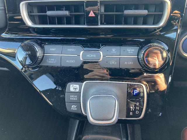 アクア Ｇ　ワンオーナー　ＤＶＤ再生　衝突被害軽減システム　ＥＴＣ　ＬＥＤヘッドランプ　スマートキー　キーレス　レーンアシスト　オートマチックハイビーム　アイドリングストップ　４ＷＤ　パークアシスト　オートライト（6枚目）