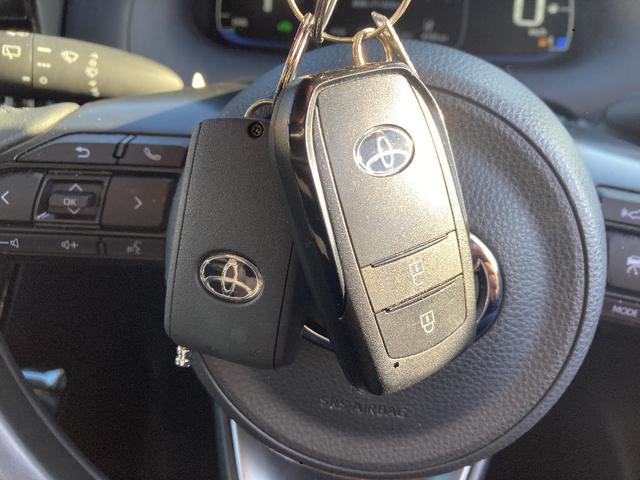 アクア Ｇ　ワンオーナー　ＤＶＤ再生　衝突被害軽減システム　ＥＴＣ　ＬＥＤヘッドランプ　スマートキー　キーレス　レーンアシスト　オートマチックハイビーム　アイドリングストップ　４ＷＤ　パークアシスト　オートライト（10枚目）