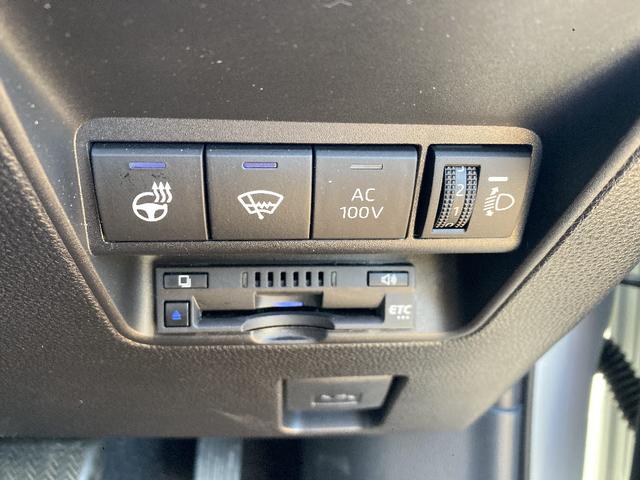 アクア Ｇ　ワンオーナー　ＤＶＤ再生　衝突被害軽減システム　ＥＴＣ　ＬＥＤヘッドランプ　スマートキー　キーレス　レーンアシスト　オートマチックハイビーム　アイドリングストップ　４ＷＤ　パークアシスト　オートライト（12枚目）