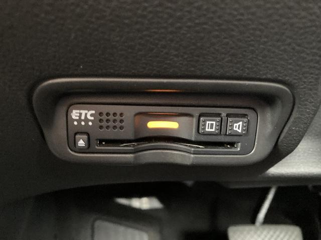 ヴェゼル ハイブリッドＺ・ホンダセンシング　メモリーナビ　ＤＶＤ再生　Ｂｌｕｅｔｏｏｔｈ　衝突被害軽減システム　フルセグ　バックカメラ　ＥＴＣ　ＬＥＤヘッドランプ　スマートキー　キーレス　盗難防止装置　シートヒーター　４ＷＤ　オートライト（11枚目）