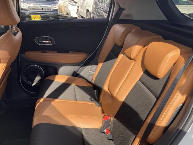 ヴェゼル ハイブリッドＺ・ホンダセンシング　メモリーナビ　ＤＶＤ再生　Ｂｌｕｅｔｏｏｔｈ　衝突被害軽減システム　フルセグ　バックカメラ　ＥＴＣ　ＬＥＤヘッドランプ　スマートキー　キーレス　盗難防止装置　シートヒーター　４ＷＤ　オートライト（15枚目）