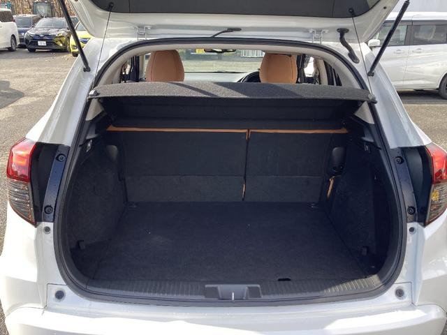 ヴェゼル ハイブリッドＺ・ホンダセンシング　メモリーナビ　ＤＶＤ再生　Ｂｌｕｅｔｏｏｔｈ　衝突被害軽減システム　フルセグ　バックカメラ　ＥＴＣ　ＬＥＤヘッドランプ　スマートキー　キーレス　盗難防止装置　シートヒーター　４ＷＤ　オートライト（16枚目）