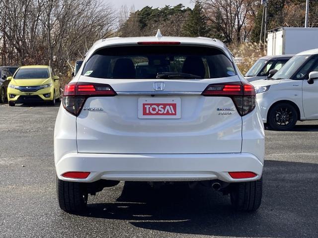 ヴェゼル ハイブリッドＺ・ホンダセンシング　メモリーナビ　ＤＶＤ再生　Ｂｌｕｅｔｏｏｔｈ　衝突被害軽減システム　フルセグ　バックカメラ　ＥＴＣ　ＬＥＤヘッドランプ　スマートキー　キーレス　盗難防止装置　シートヒーター　４ＷＤ　オートライト（22枚目）