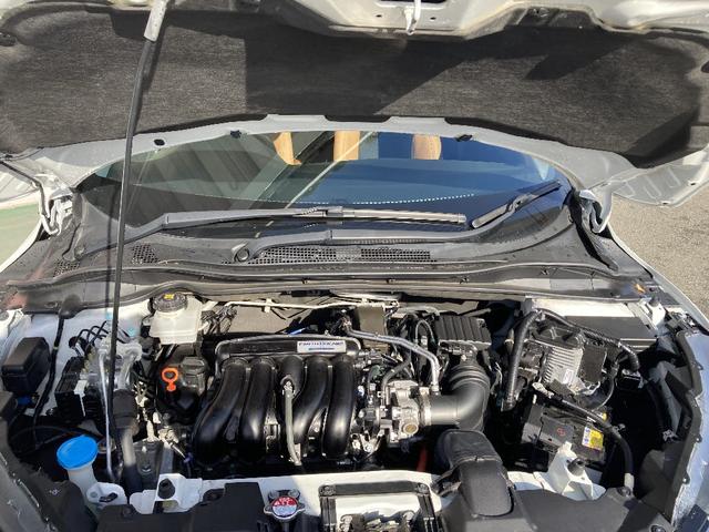 ヴェゼル ハイブリッドＺ・ホンダセンシング　メモリーナビ　ＤＶＤ再生　Ｂｌｕｅｔｏｏｔｈ　衝突被害軽減システム　フルセグ　バックカメラ　ＥＴＣ　ＬＥＤヘッドランプ　スマートキー　キーレス　盗難防止装置　シートヒーター　４ＷＤ　オートライト（27枚目）