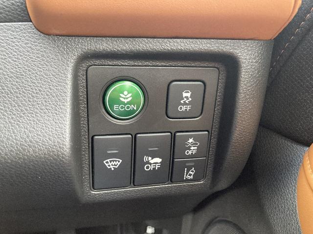 ヴェゼル ハイブリッドＺ・ホンダセンシング　メモリーナビ　ＤＶＤ再生　Ｂｌｕｅｔｏｏｔｈ　衝突被害軽減システム　フルセグ　バックカメラ　ＥＴＣ　ＬＥＤヘッドランプ　スマートキー　キーレス　盗難防止装置　シートヒーター　４ＷＤ　オートライト（32枚目）