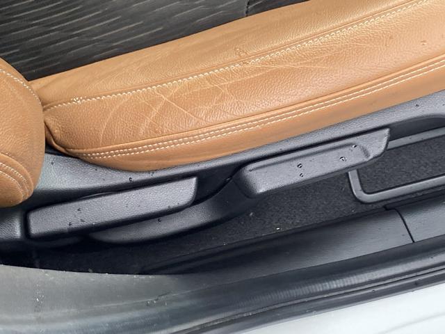 ヴェゼル ハイブリッドＺ・ホンダセンシング　メモリーナビ　ＤＶＤ再生　Ｂｌｕｅｔｏｏｔｈ　衝突被害軽減システム　フルセグ　バックカメラ　ＥＴＣ　ＬＥＤヘッドランプ　スマートキー　キーレス　盗難防止装置　シートヒーター　４ＷＤ　オートライト（37枚目）