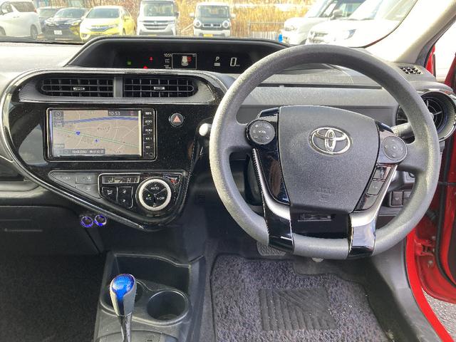 アクア Ｓ　メモリーナビ　Ｂｌｕｅｔｏｏｔｈ　衝突被害軽減システム　ワンセグ　バックカメラ　ＥＴＣ　スマートキー　キーレス　オートマチックハイビーム　盗難防止装置　アイドリングストップ（3枚目）