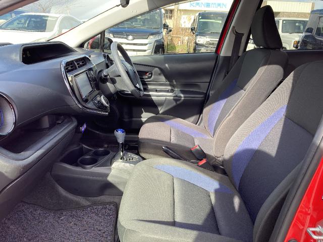 アクア Ｓ　メモリーナビ　Ｂｌｕｅｔｏｏｔｈ　衝突被害軽減システム　ワンセグ　バックカメラ　ＥＴＣ　スマートキー　キーレス　オートマチックハイビーム　盗難防止装置　アイドリングストップ（9枚目）