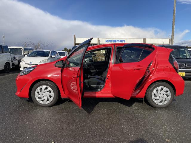 アクア Ｓ　メモリーナビ　Ｂｌｕｅｔｏｏｔｈ　衝突被害軽減システム　ワンセグ　バックカメラ　ＥＴＣ　スマートキー　キーレス　オートマチックハイビーム　盗難防止装置　アイドリングストップ（18枚目）