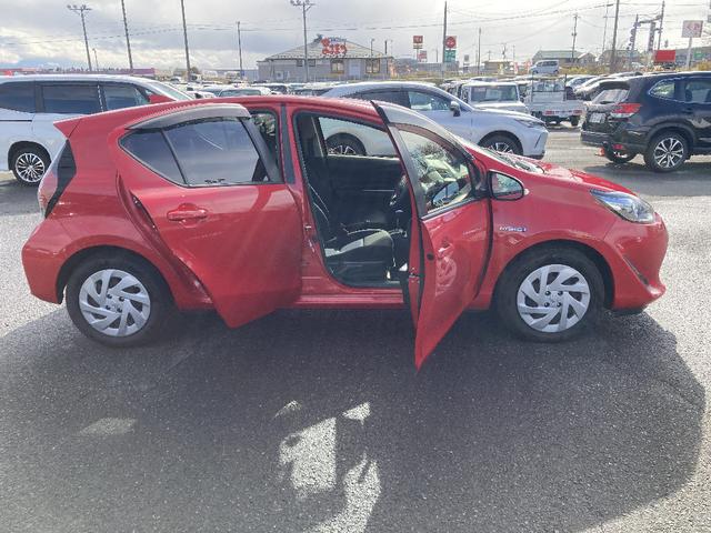 アクア Ｓ　メモリーナビ　Ｂｌｕｅｔｏｏｔｈ　衝突被害軽減システム　ワンセグ　バックカメラ　ＥＴＣ　スマートキー　キーレス　オートマチックハイビーム　盗難防止装置　アイドリングストップ（26枚目）