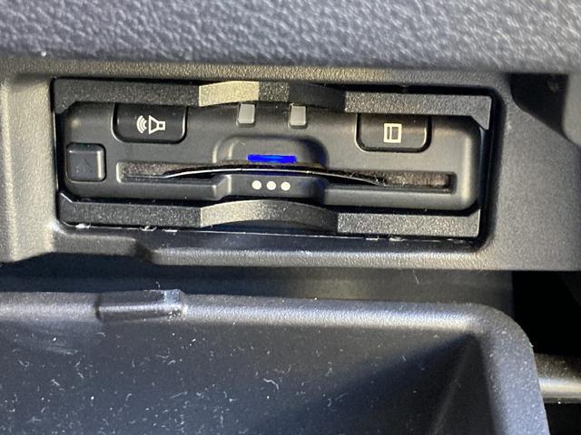 セレナ ハイウェイスターＶ　ワンオーナー　メモリーナビ　ＤＶＤ再生　Ｂｌｕｅｔｏｏｔｈ　両側電動スライド　衝突被害軽減システム　フルセグ　ＥＴＣ　ＬＥＤヘッドランプ　スマートキー　キーレス　クリアランスソナー／バックソナー（11枚目）