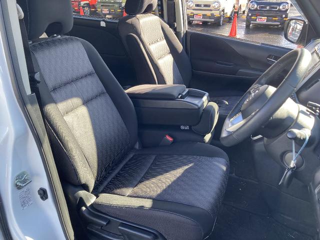 セレナ ハイウェイスターＶ　ワンオーナー　メモリーナビ　ＤＶＤ再生　Ｂｌｕｅｔｏｏｔｈ　両側電動スライド　衝突被害軽減システム　フルセグ　ＥＴＣ　ＬＥＤヘッドランプ　スマートキー　キーレス　クリアランスソナー／バックソナー（13枚目）