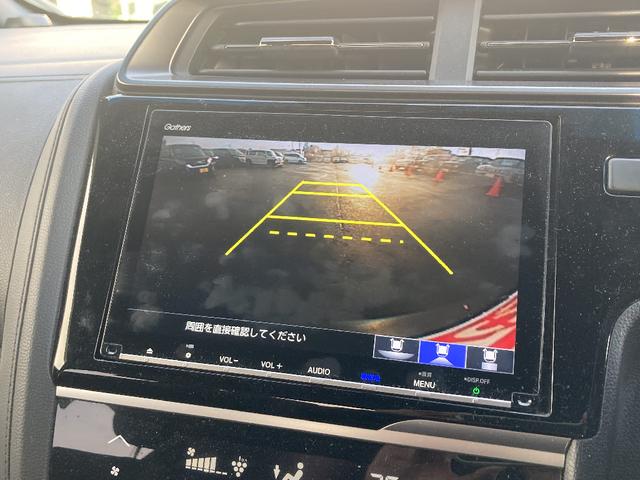 フィットハイブリッド Ｓ　ホンダセンシング　４ＷＤ　ワンオーナー　メモリーナビ　ＤＶＤ再生　フルセグ　バックカメラ　ＬＥＤヘッドランプ　スマートキー　キーレス　オートクルーズコントロール　盗難防止装置　アイドリングストップ　フルエアロ（5枚目）