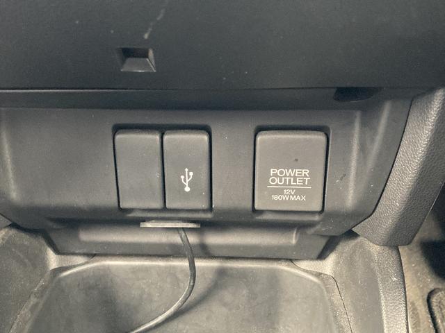 フィットハイブリッド Ｓ　ホンダセンシング　４ＷＤ　ワンオーナー　メモリーナビ　ＤＶＤ再生　フルセグ　バックカメラ　ＬＥＤヘッドランプ　スマートキー　キーレス　オートクルーズコントロール　盗難防止装置　アイドリングストップ　フルエアロ（9枚目）