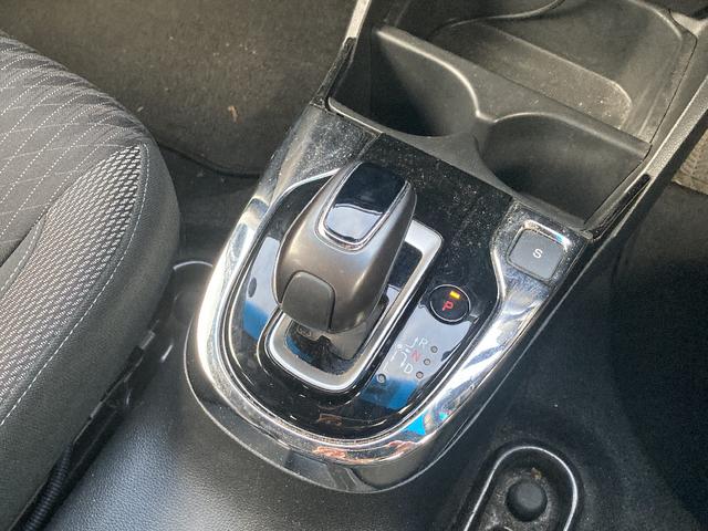 フィットハイブリッド Ｓ　ホンダセンシング　４ＷＤ　ワンオーナー　メモリーナビ　ＤＶＤ再生　フルセグ　バックカメラ　ＬＥＤヘッドランプ　スマートキー　キーレス　オートクルーズコントロール　盗難防止装置　アイドリングストップ　フルエアロ（10枚目）