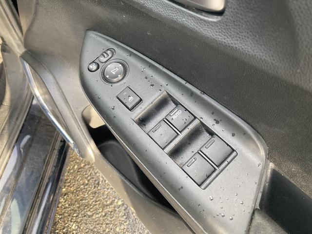 フィットハイブリッド Ｓ　ホンダセンシング　４ＷＤ　ワンオーナー　メモリーナビ　ＤＶＤ再生　フルセグ　バックカメラ　ＬＥＤヘッドランプ　スマートキー　キーレス　オートクルーズコントロール　盗難防止装置　アイドリングストップ　フルエアロ（18枚目）