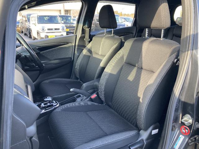 フィットハイブリッド Ｓ　ホンダセンシング　４ＷＤ　ワンオーナー　メモリーナビ　ＤＶＤ再生　フルセグ　バックカメラ　ＬＥＤヘッドランプ　スマートキー　キーレス　オートクルーズコントロール　盗難防止装置　アイドリングストップ　フルエアロ（20枚目）