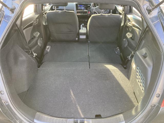 フィットハイブリッド Ｓ　ホンダセンシング　４ＷＤ　ワンオーナー　メモリーナビ　ＤＶＤ再生　フルセグ　バックカメラ　ＬＥＤヘッドランプ　スマートキー　キーレス　オートクルーズコントロール　盗難防止装置　アイドリングストップ　フルエアロ（24枚目）