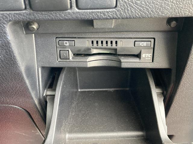 アルファード ２．５Ｓ　Ａパッケージ　４ＷＤ　ワンオーナー　禁煙車　メモリーナビ　後席モニター　ＤＶＤ再生　Ｂｌｕｅｔｏｏｔｈ　両側電動スライド　フルセグ　バックカメラ　ＥＴＣ　スマートキー　キーレス　ミュージックサーバー　フルエアロ（10枚目）