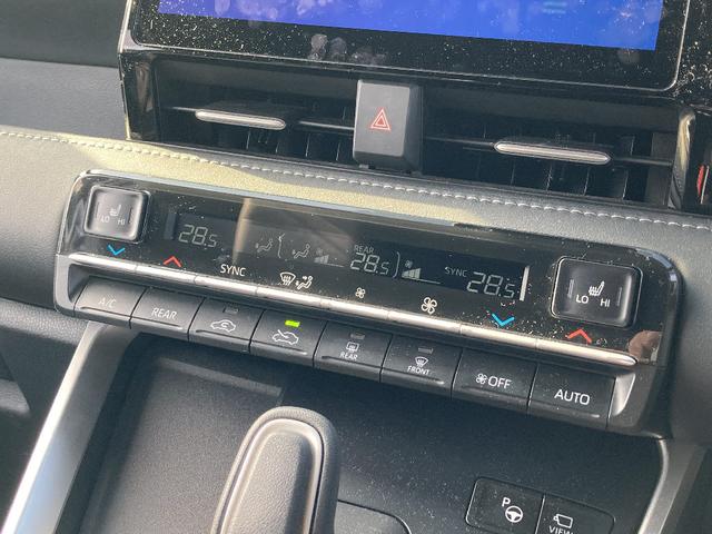 ノア ハイブリッドＳ－Ｚ　４ＷＤ　ワンオーナー　メモリーナビ　ＤＶＤ再生　Ｂｌｕｅｔｏｏｔｈ　両側電動スライド　ＥＴＣ　ＬＥＤヘッドランプ　スマートキー　キーレス　クリアランスソナー／バックソナー　シートヒーター　フルエアロ（9枚目）