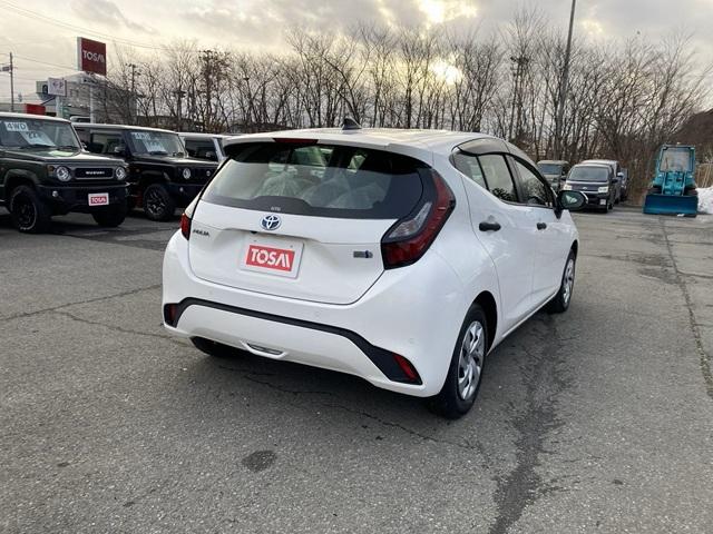 アクア Ｂ　純正ディスプレイオーディオ　Ｂｌｕｅｔｏｏｔｈ　衝突被害軽減システム　バックカメラ　ＬＥＤヘッドランプ　オートマチックハイビーム　ＵＳＢジャック　オートライト（2枚目）